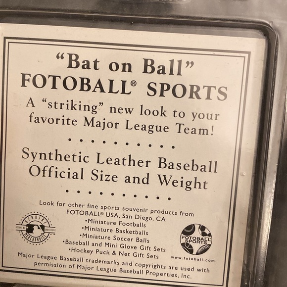 “Bat on Ball” mariners baseball on a stand - Picture 3 of 5